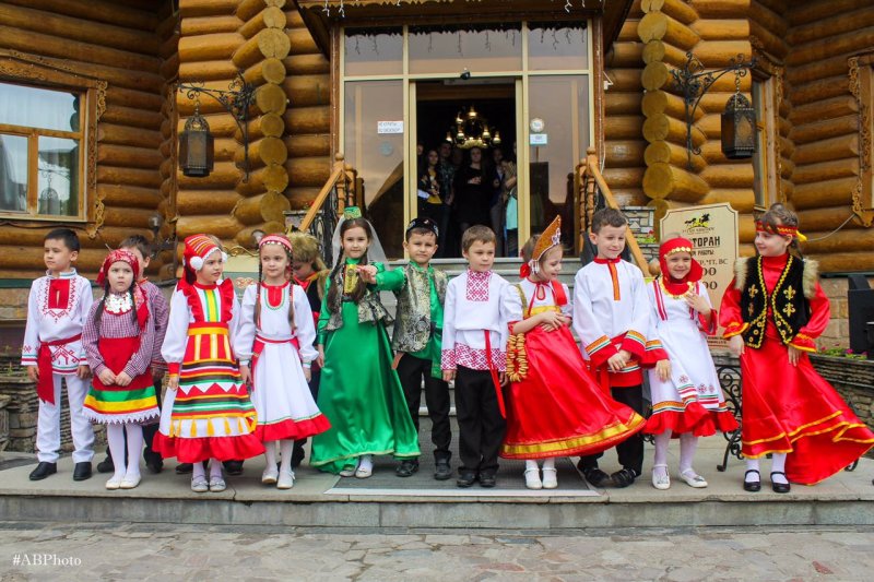 Поволжские народы россии. Туган авылым Казань национальные костюмы. Жители Поволжья. Народные праздники Поволжья. Фестиваль народов Поволжья.