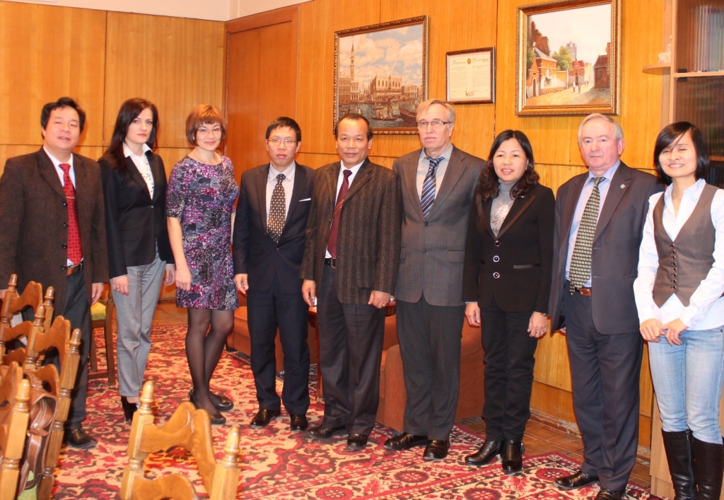 Вьетнам эйрлайнс стюардессы. Сестры чынг вьетнам. Комтехно. Vietjet a330. Viet events.